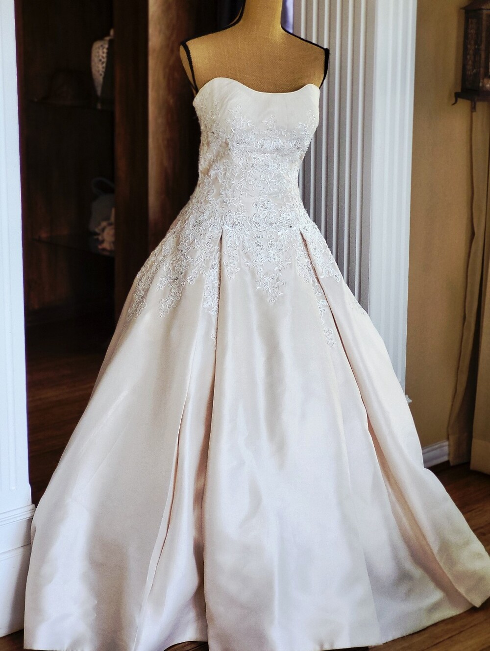 David Tutera For Mon Cheri Ivory Isidore Ball Gown/Wedding Dress Size 8 Beaded
